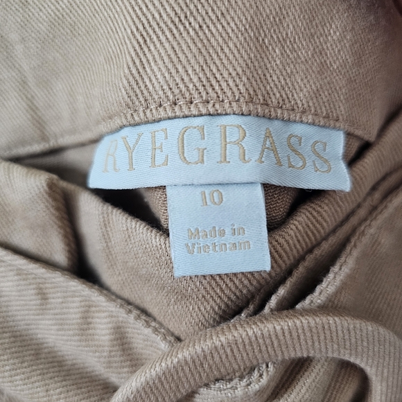 High Waist Pleated Tan Women Shorts Size 10 - Picture 10 of 11